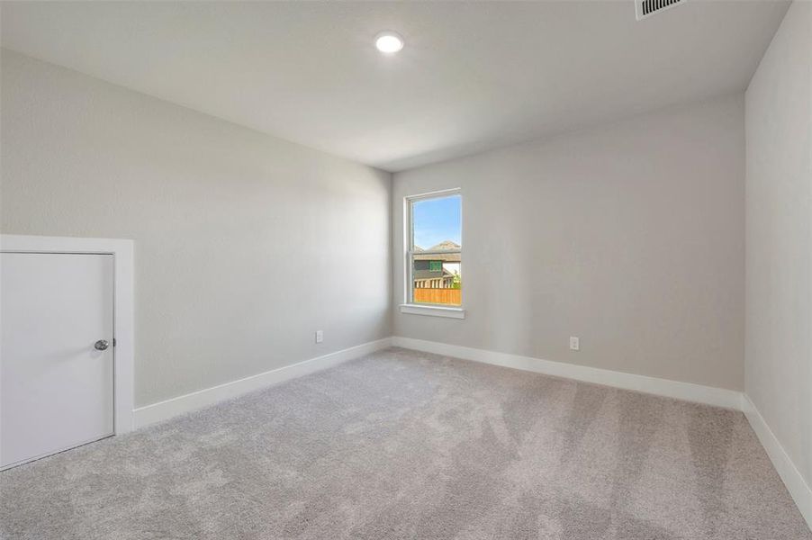 Spacious, unfurnished interior of a new home in Lily Creek at Sutton Fields, Aubrey (Image 31).
