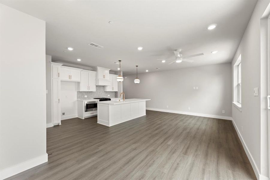 09. 2904 Wheelhouse - Dining (2) 09. 2904 Wheelhouse - Dining (2)