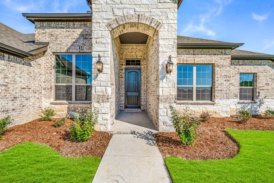 Exterior details and patio area of a home in Creekview Farms, Greenville (Image 3).