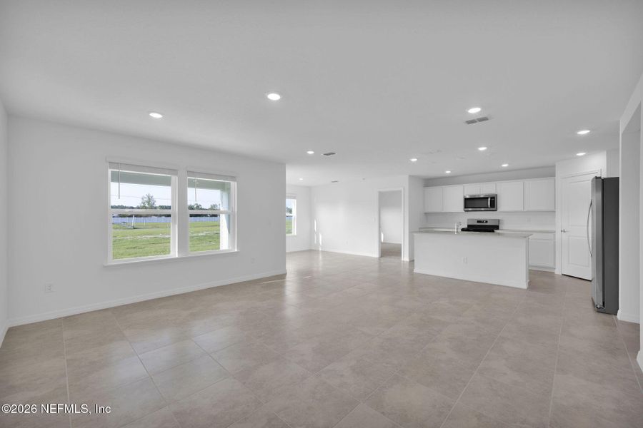 Spacious, unfurnished interior of a new home in Wells Landing, Jacksonville (Image 18).