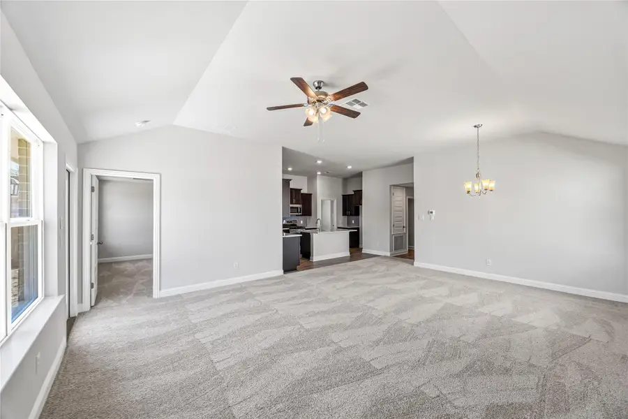 Spacious, unfurnished interior of a new home in Grand Oaks Reserve, Cleveland (Image 10).