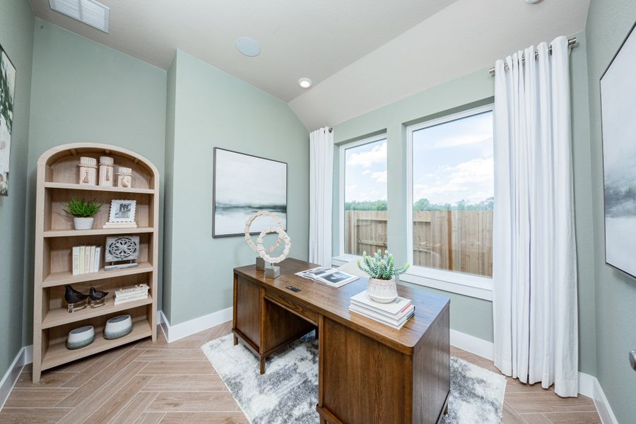 Representative furnished interior of a home built from the Cambridge by Beazer Homes in Gatherings® at Chambers Creek, Willis (Image 7).