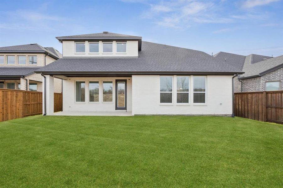 Family time in the great outdoors is a breeze in this private, fenced back yard!