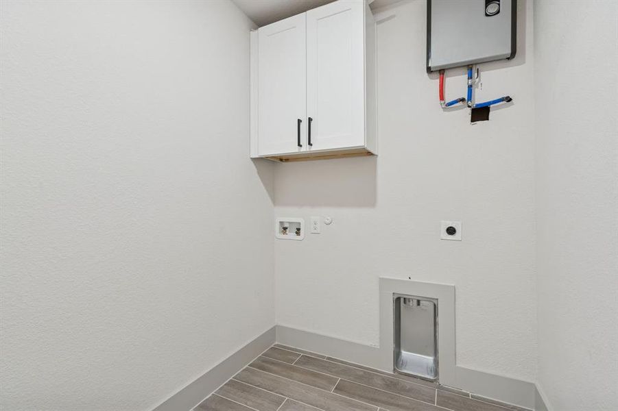 Spacious, unfurnished interior of a new home in , Granbury (Image 34). Spacious, unfurnished interior of a new home in , Granbury (Image 34).