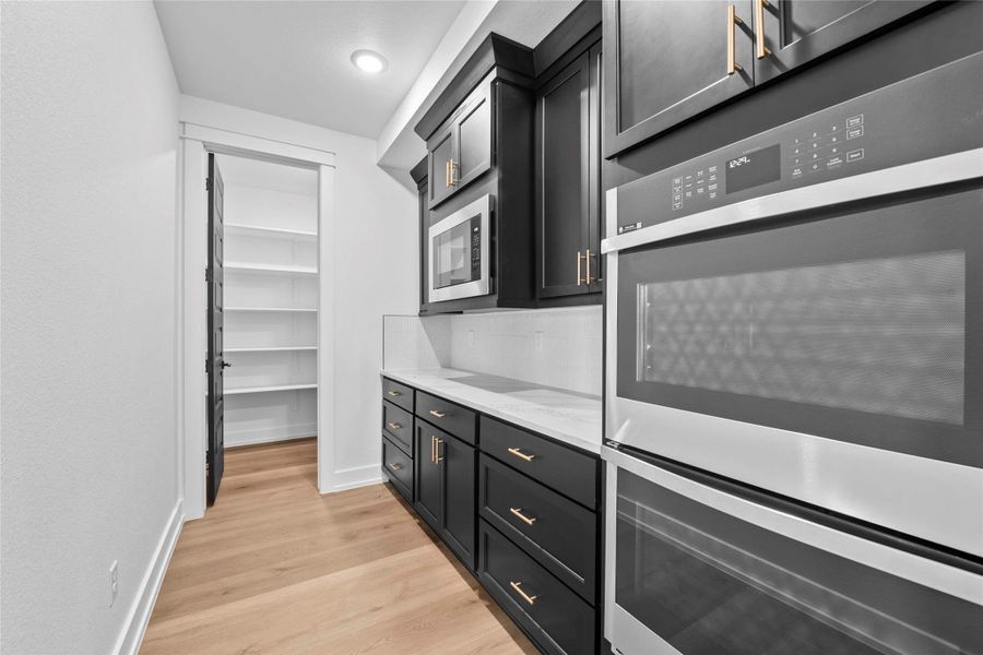 Furnished interior view inside a new home in King Oaks, Salado (Image 9).
