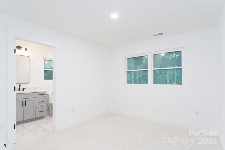 Spacious, unfurnished interior of a new home in , Denver (Image 16).