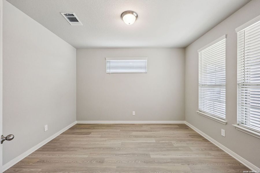 Spacious, unfurnished interior of a new home in Fox Falls, Boerne (Image 36).