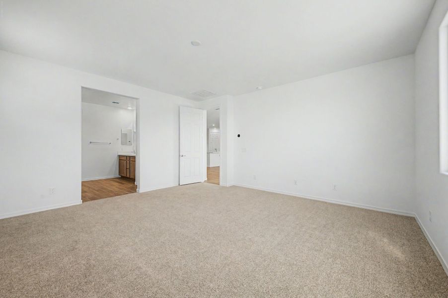 Spacious, unfurnished interior of a new home in Tierra Vistoso, Surprise (Image 10).
