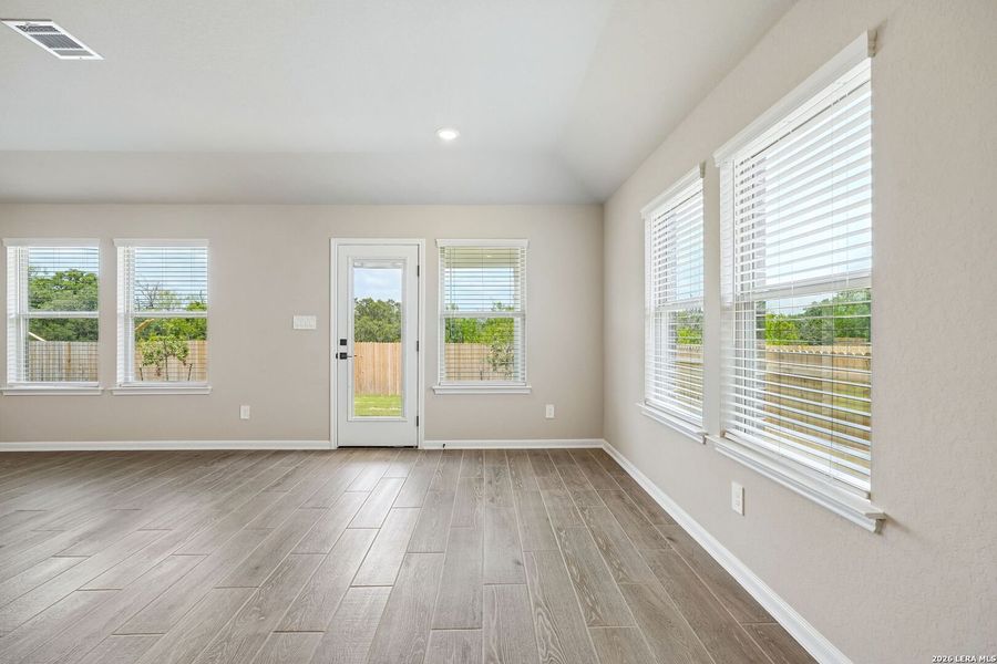 Spacious, unfurnished interior of a new home in , San Antonio (Image 43).