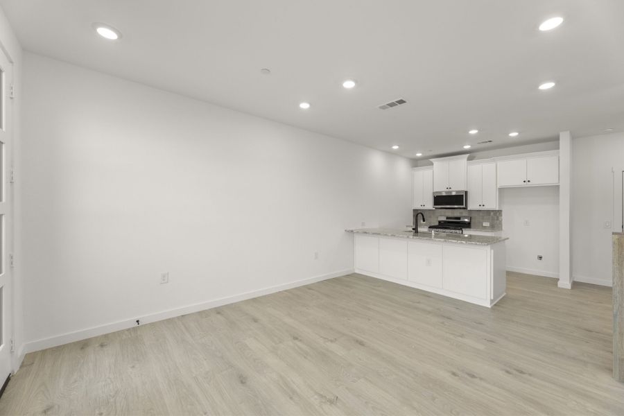 Spacious, unfurnished interior of a new home in Ten Mile Creek, Celina (Image 22). Spacious, unfurnished interior of a new home in Ten Mile Creek, Celina (Image 22).