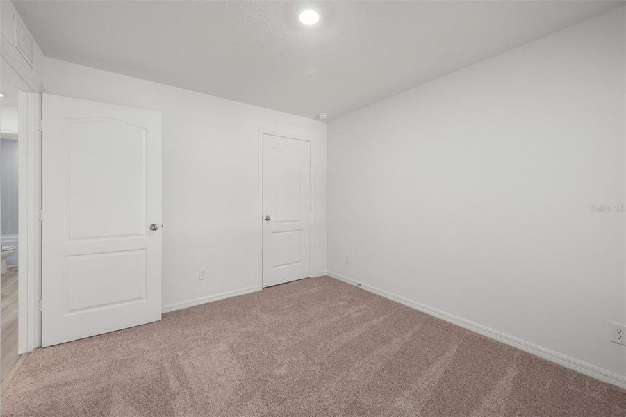 Spacious, unfurnished interior of a new home in Gum Lake Preserve, Lake Alfred (Image 19).