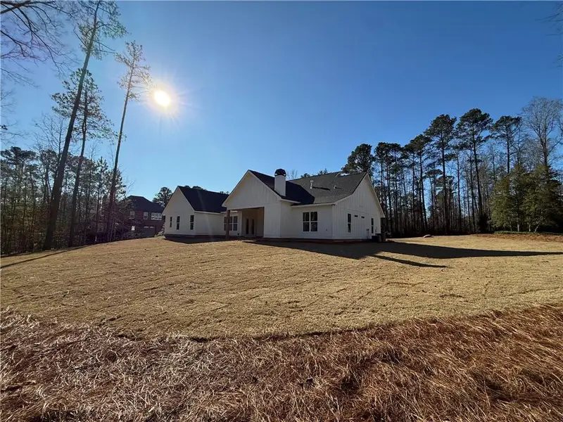 Exterior details and patio area of a home in , Athens (Image 11).