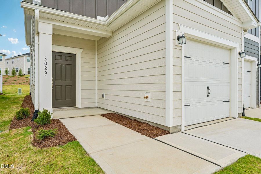 5-web-or-mls-Glen Lyon Dr-S2706-005