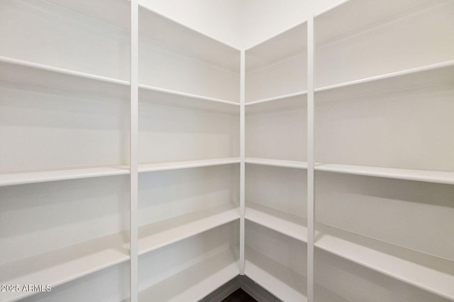 LARGE PANTRY LARGE PANTRY