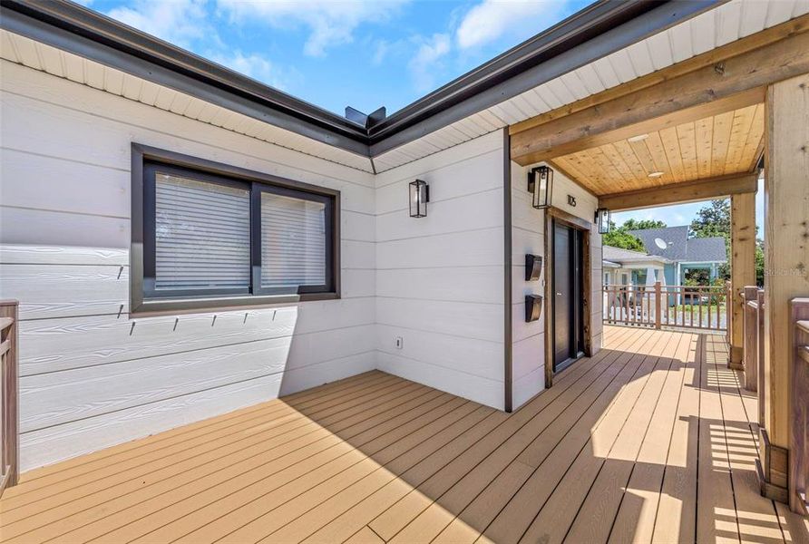 Exterior details and patio area of a home in , St. Petersburg (Image 28).