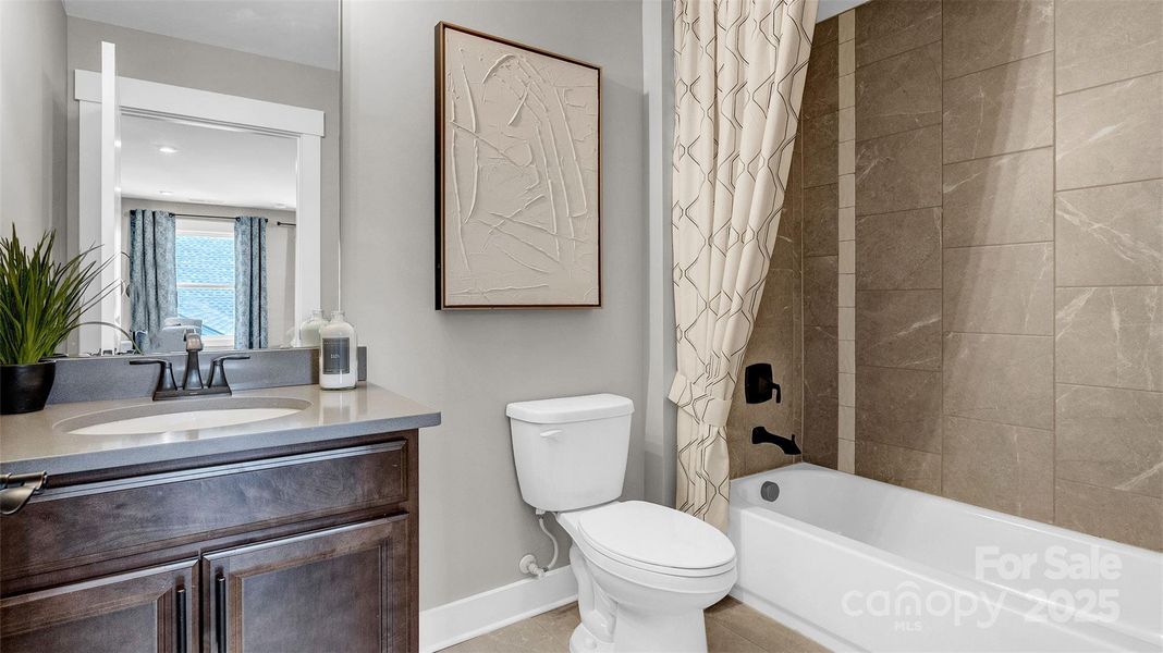 Model photo used for reference