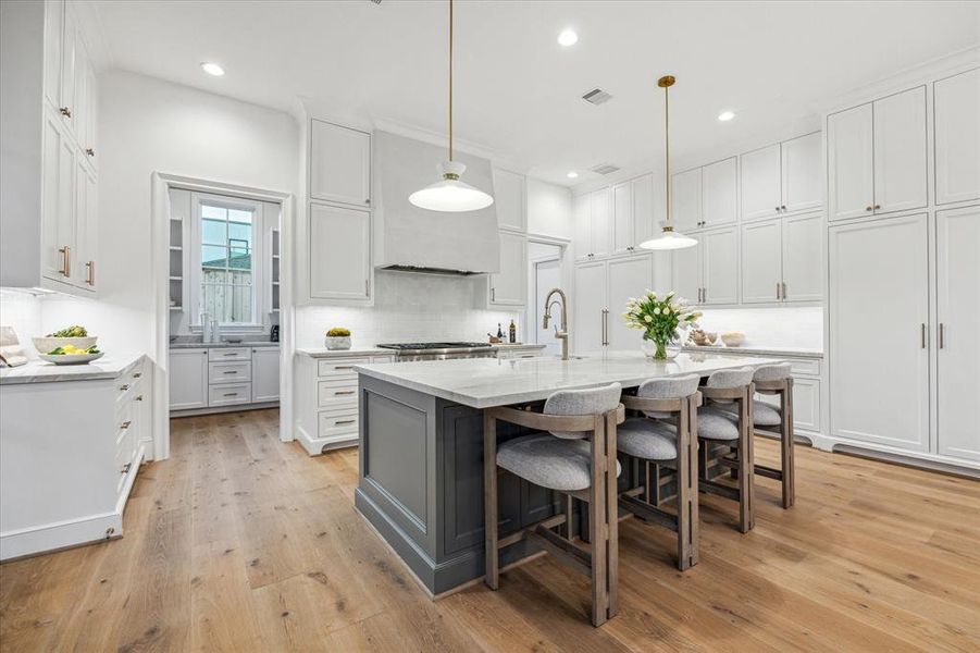 Enjoy these sleek cabinets to the ceiling with stylish inset fronts featuring soft close technology and under-cabinet lighting