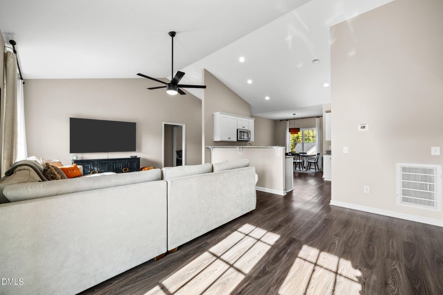 8 -4716 lord james pl, interior 8 -4716 lord james pl, interior