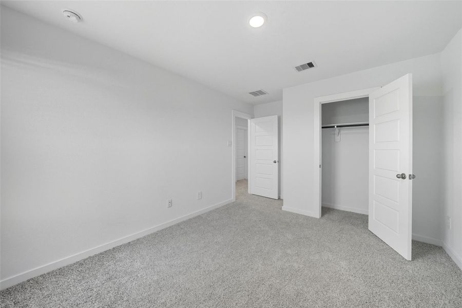 Spacious, unfurnished interior of a new home in , Houston (Image 17).