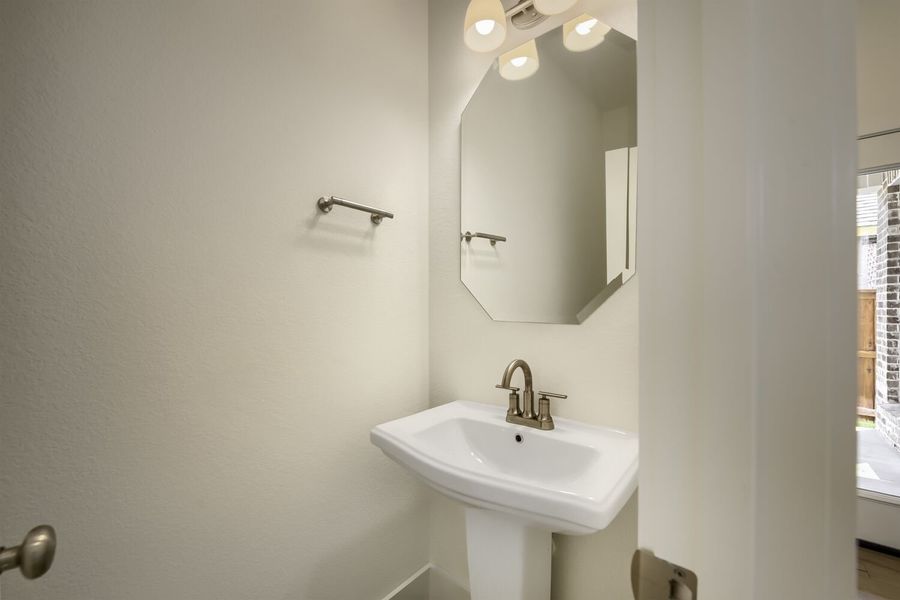 1724 Truro - Powder Bathroom