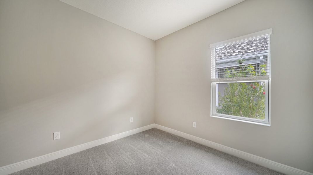Spacious, unfurnished interior of a new home in Windward, Sarasota (Image 25).