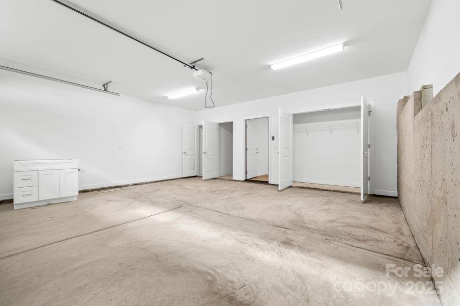 Spacious, unfurnished interior of a new home in , Charlotte (Image 26).