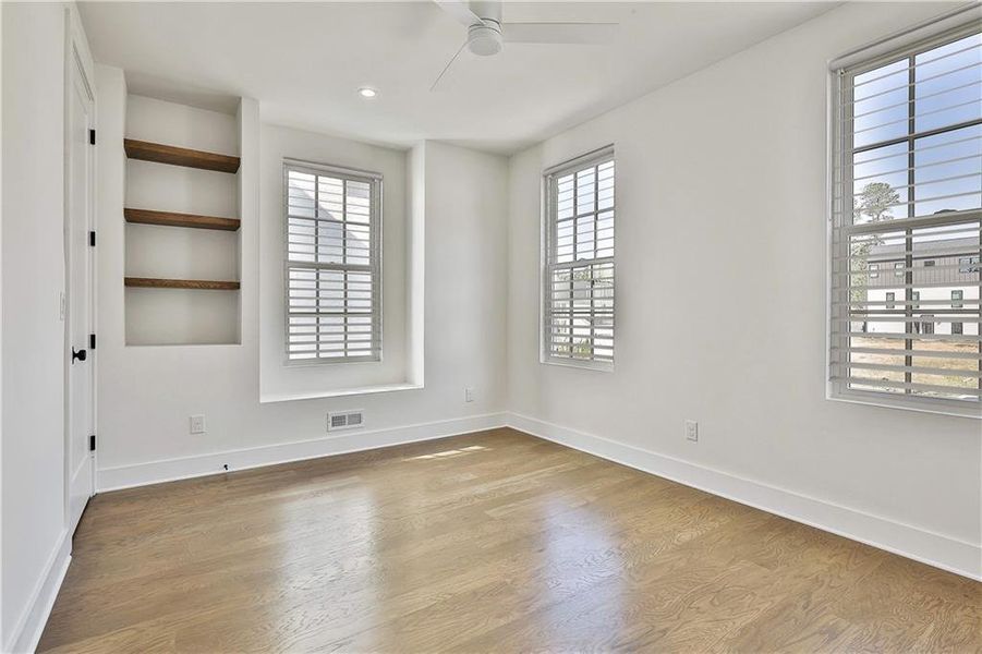 Spacious, unfurnished interior of a new home in Laurel Brooke, Peachtree City (Image 26).