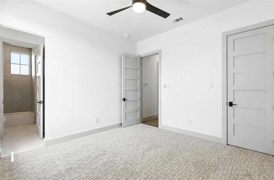 Spacious, unfurnished interior of a new home in , Weatherford (Image 29).