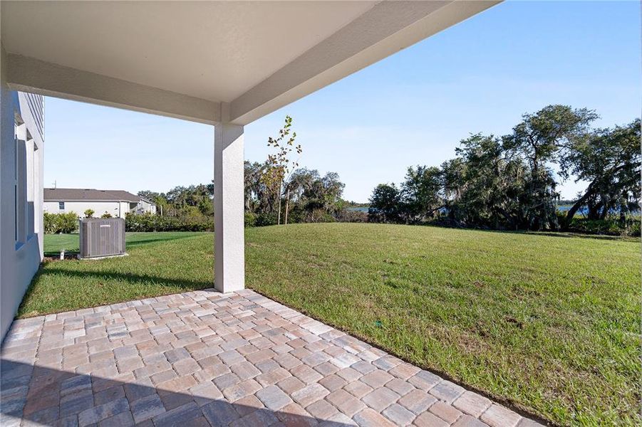 Exterior details and patio area of a home in Willowbrook North, Winter Haven (Image 4).