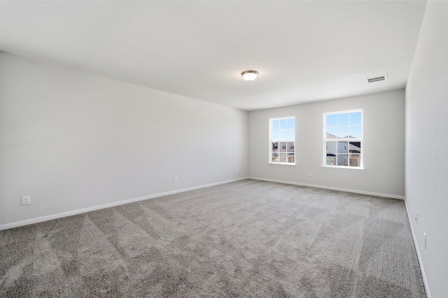 Spacious, unfurnished interior of a new home in Laurel Vistas, San Antonio (Image 49).