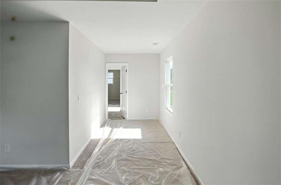 Spacious, unfurnished interior of a new home in Creekside Landing, Dallas (Image 43).