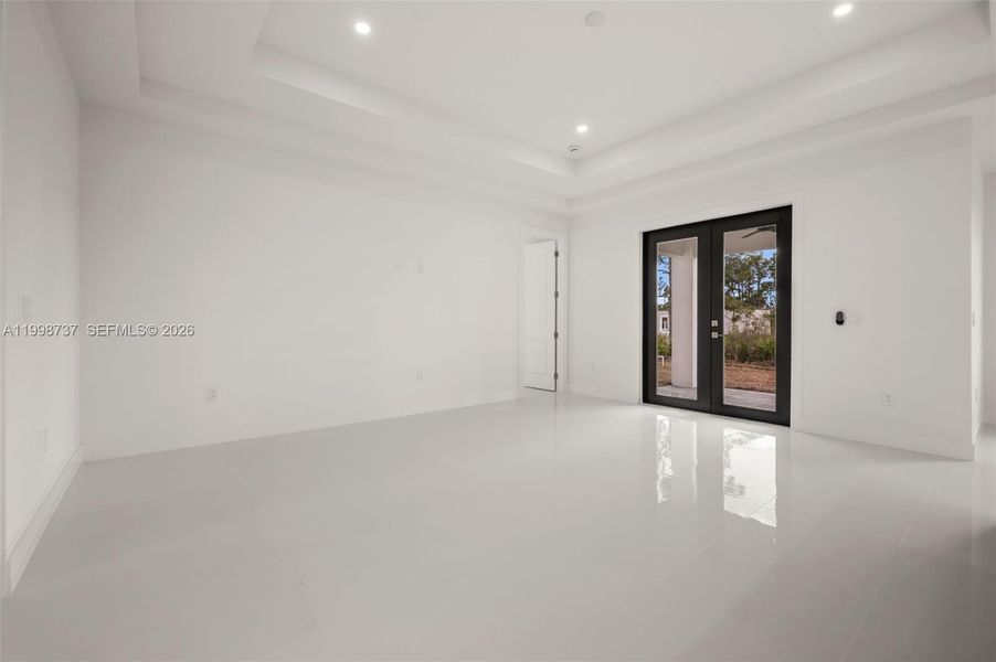 Spacious, unfurnished interior of a new home in , Lehigh Acres (Image 25).