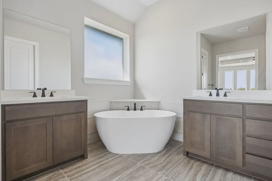 Furnished interior view inside a new home in Lakeview Heights, Azle (Image 10).