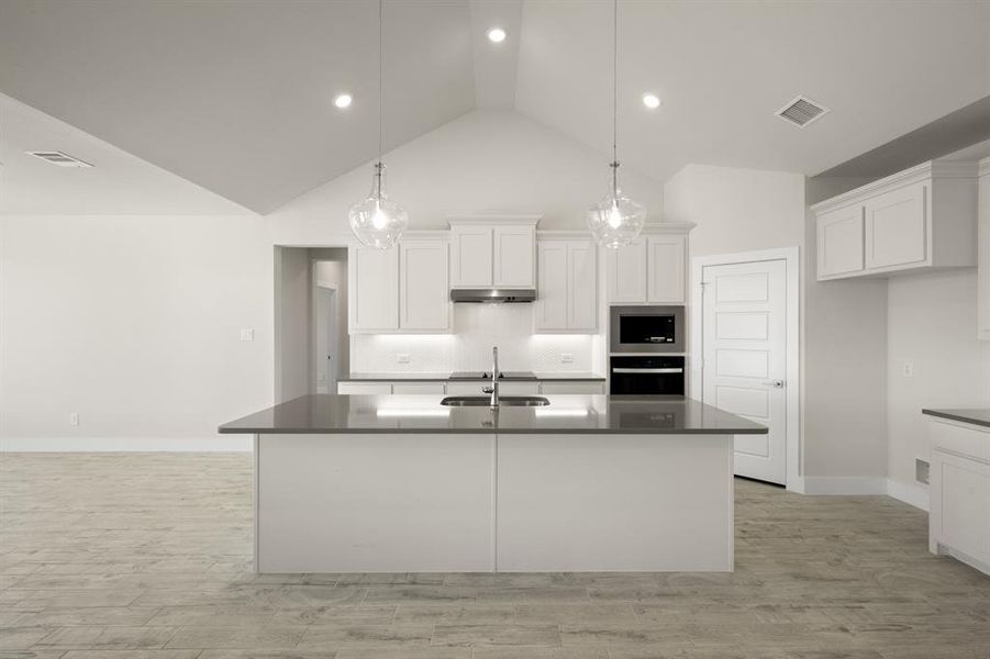 2320 Oak Knoll- Kitchen-2 2320 Oak Knoll- Kitchen-2