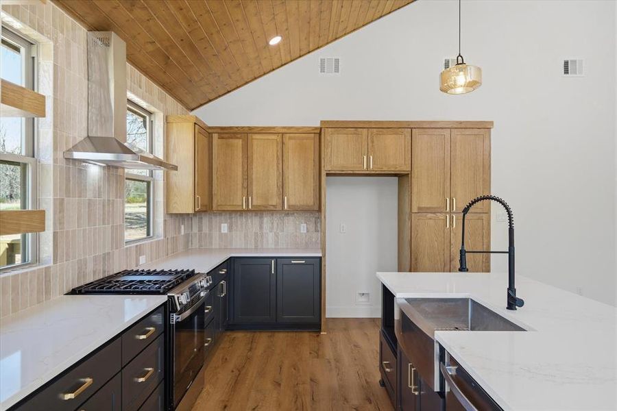 Big island and quartz countertops!