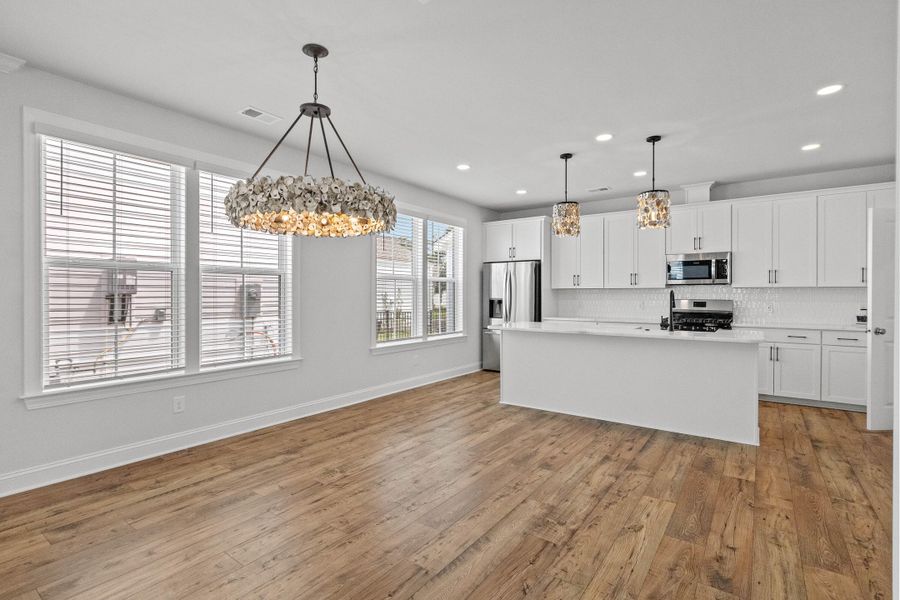 Spacious, unfurnished interior of a new home in Oak Bluff, Charleston (Image 21). Spacious, unfurnished interior of a new home in Oak Bluff, Charleston (Image 21).