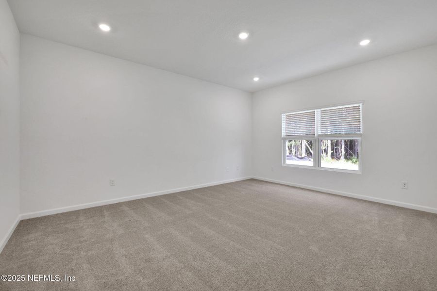 Spacious, unfurnished interior of a new home in Bellbrooke, Jacksonville (Image 18).