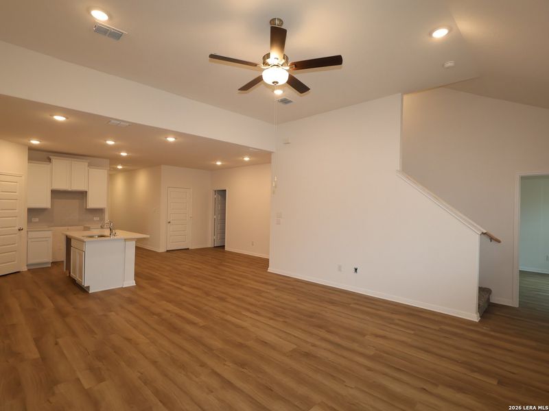 Spacious, unfurnished interior of a new home in Mesquite Ridge, San Antonio (Image 16).