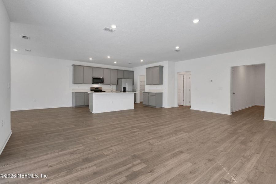 Spacious, unfurnished interior of a new home in Cedar Creek, Jacksonville (Image 37).