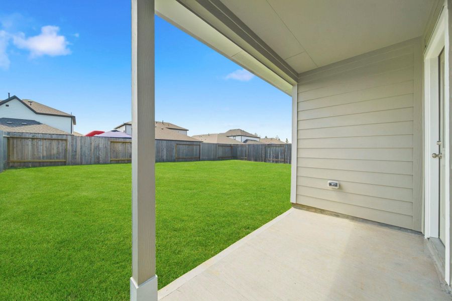 Exterior details and patio area of a home in Caney Mills, Conroe (Image 13).