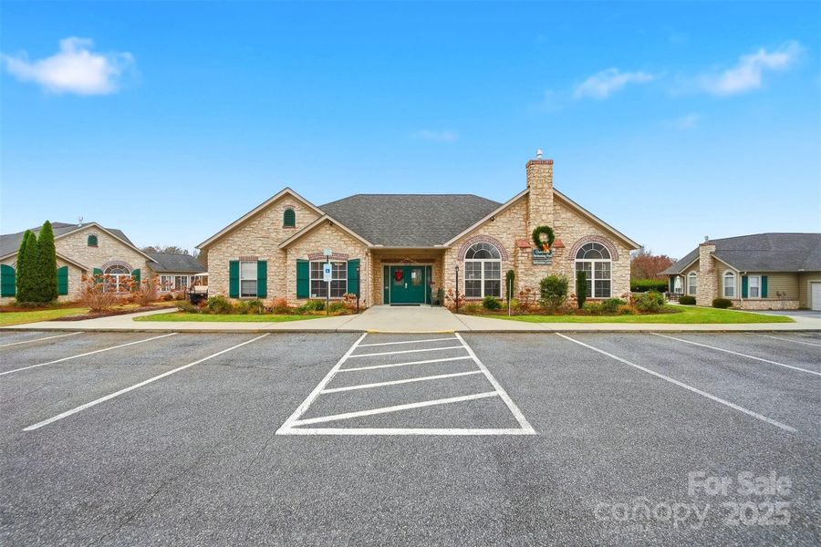 Community amenities in , Hickory (Image 38). Community amenities in , Hickory (Image 38).