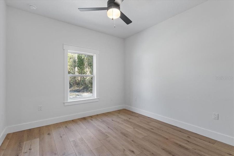 Spacious, unfurnished interior of a new home in , Fanning Springs (Image 38).