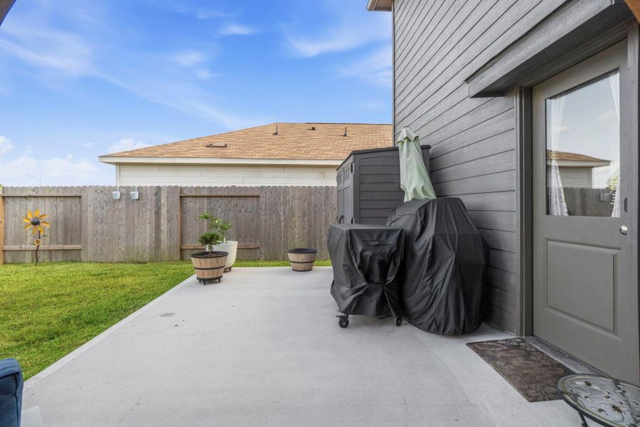 Exterior details and patio area of a home in Meadow Park, Conroe (Image 20). Exterior details and patio area of a home in Meadow Park, Conroe (Image 20).