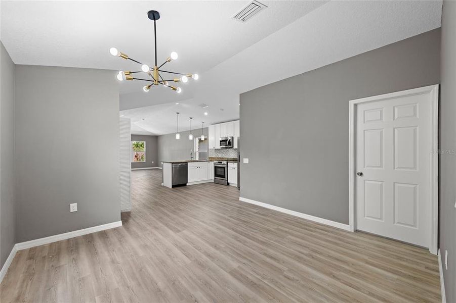 Spacious, unfurnished interior of a new home in , Sarasota (Image 28).