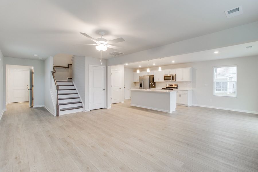 Spacious, unfurnished interior of a new home in Bluefield, Lexington (Image 18).