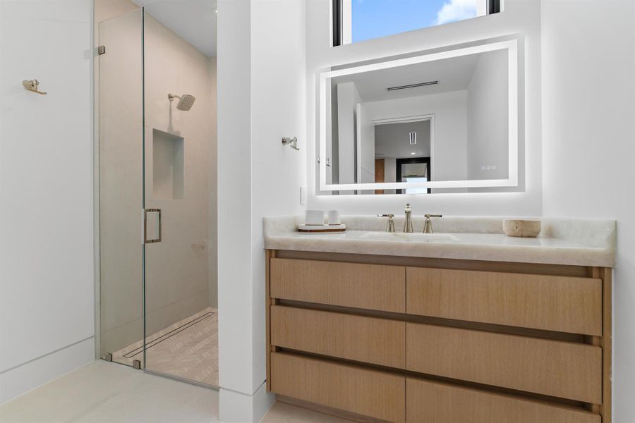 Spacious, unfurnished interior of a new home in , Jupiter Island (Image 23).