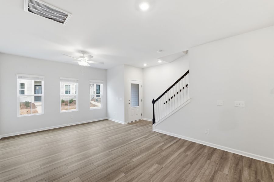 Spacious, unfurnished interior of a new home in Lakeview Village, Charlotte (Image 17).