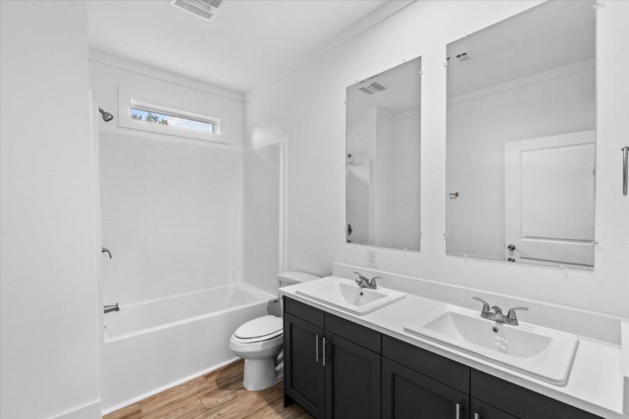 Secondary full bathroom Secondary full bathroom