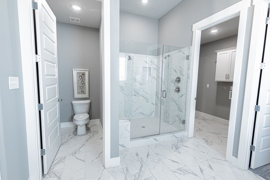 Representative furnished interior of a home built from the Worthington by Grant & Co in White Oak, Arlington (Image 49).