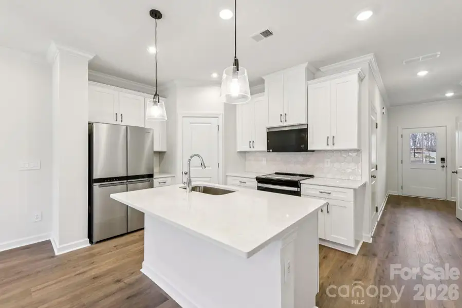Photo is not of the actual home, but is an inspirational photo of builder’s model home and may depict options, furnishings, and/or decorator features that are not included Photo is not of the actual home, but is an inspirational photo of builder’s model home and may depict options, furnishings, and/or decorator features that are not included